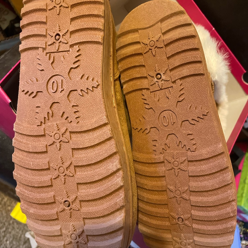 Boots - Picture 3 of 4